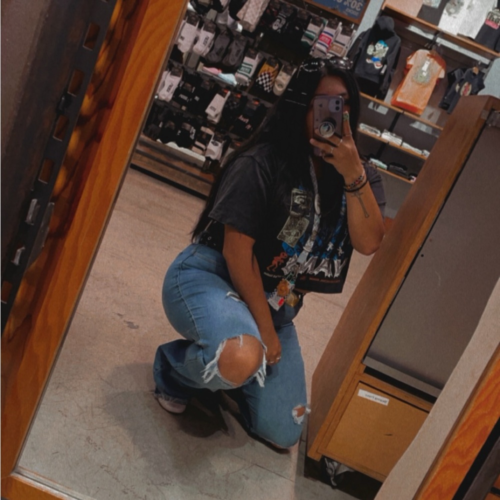 Meet your Posher, Alexus